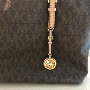 Authentic Michael Kors tote. Good used condition.